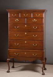 CHIPPENDALE STYLE MAHOGANY HIG