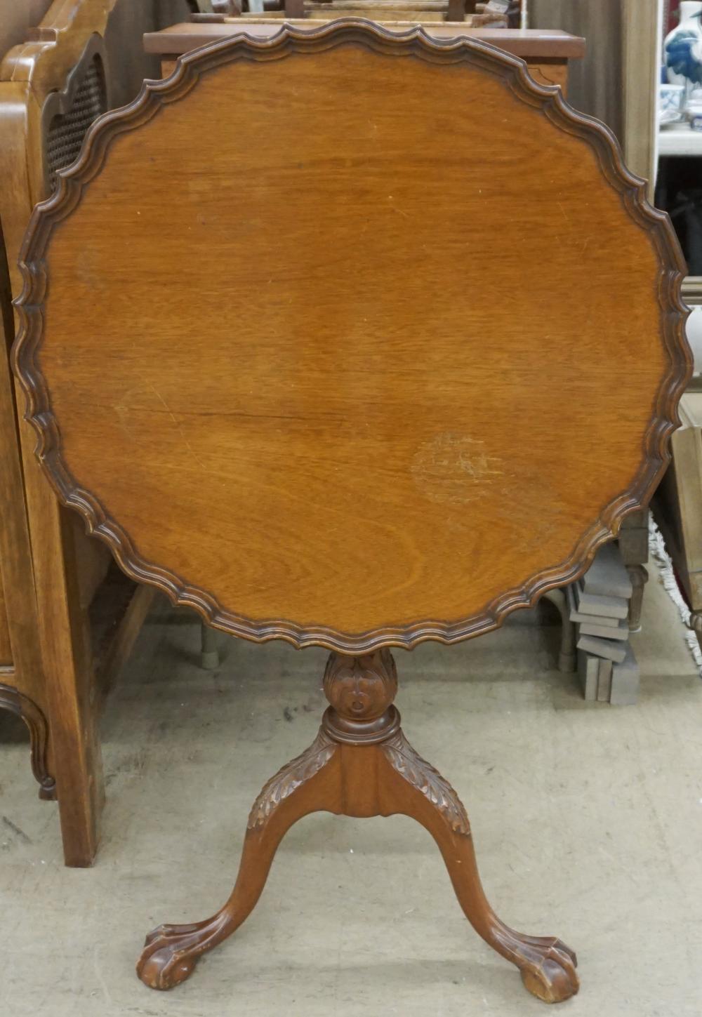 CHIPPENDALE STYLE MAHOGANY PIE