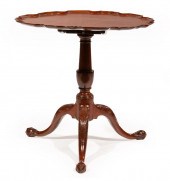 CHIPPENDALE-STYLE MAHOGANY PIE