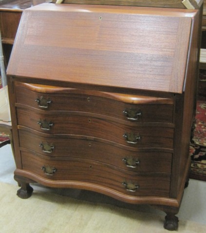 CHIPPENDALE STYLE MAHOGANY