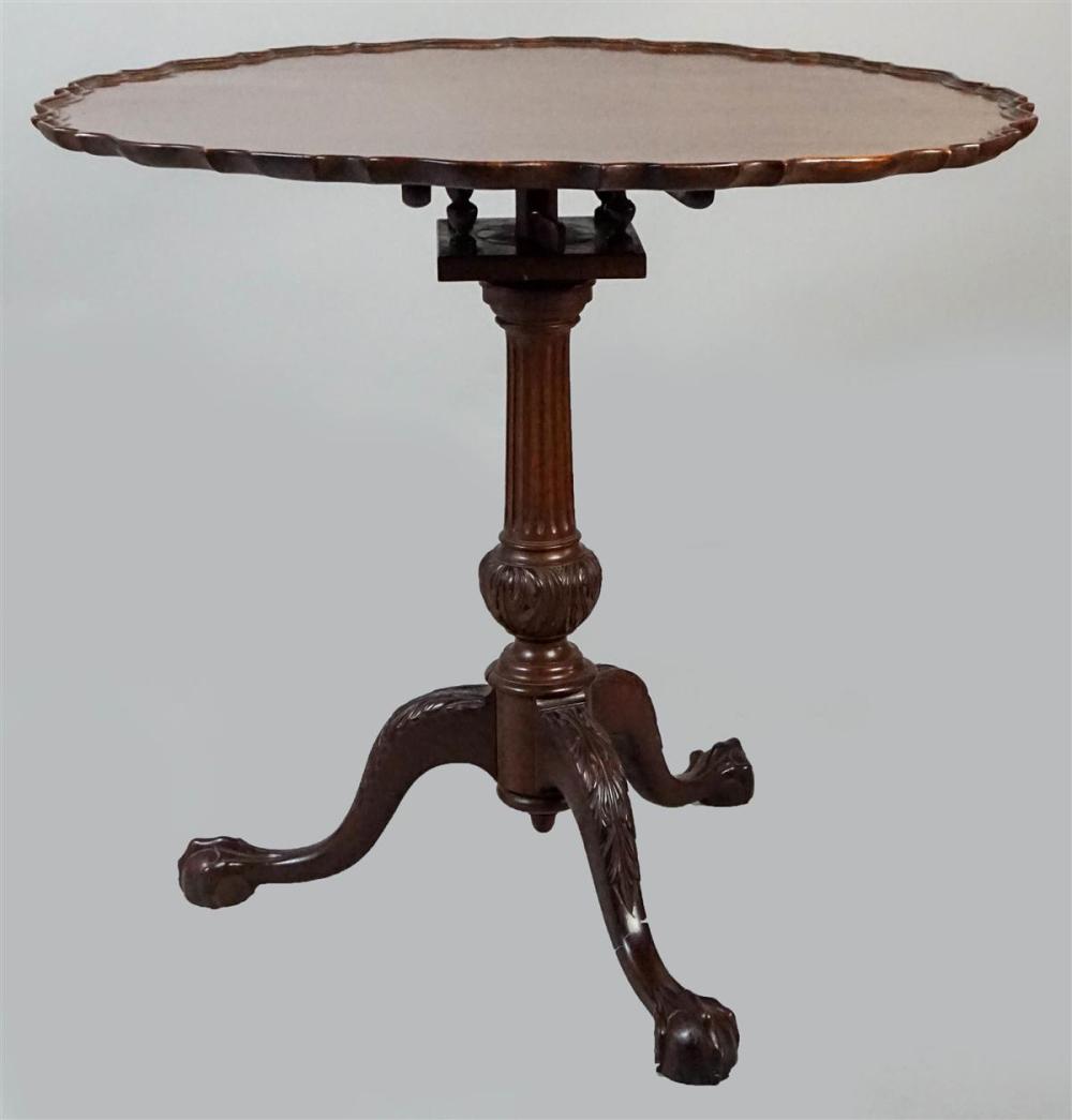 CHIPPENDALE STYLE MAHOGANY TILT TOP
