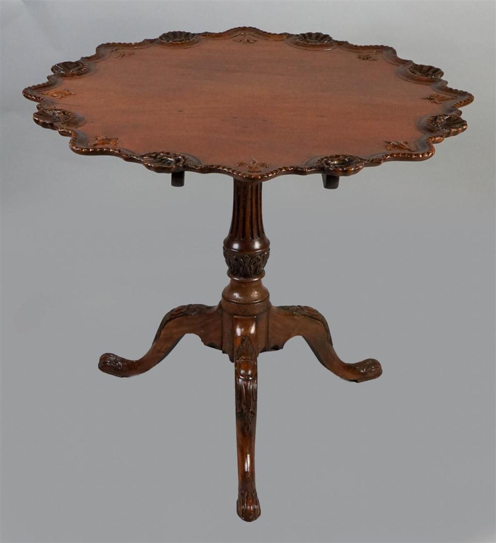 CHIPPENDALE STYLE MAHOGANY TILT-TOP