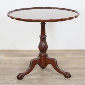 CHIPPENDALE STYLE PIE CRUST TI