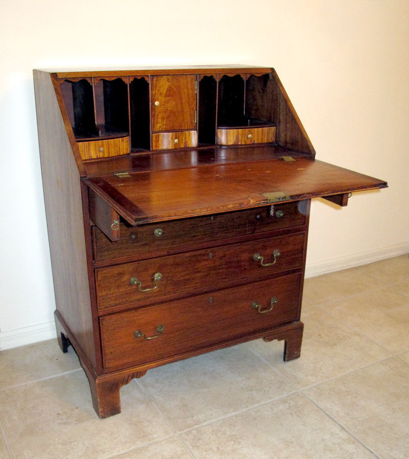 CHIPPENDALE STYLE SLANT FRONT DESK: