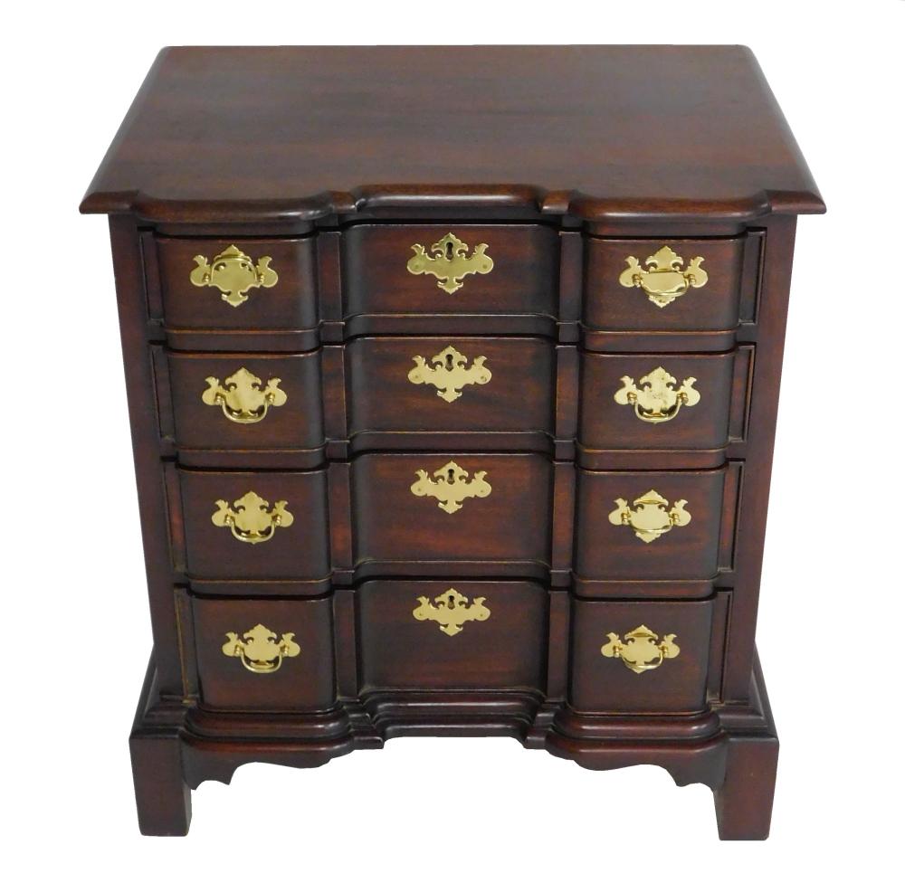 CHIPPENDALE STYLE SMALL BLOCK FRONT