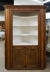 CHIPPENDALE STYLE WALNUT CORNE