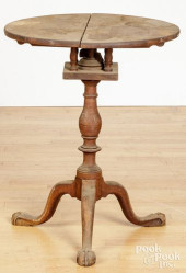 CHIPPENDALE WALNUT CANDLESTAND