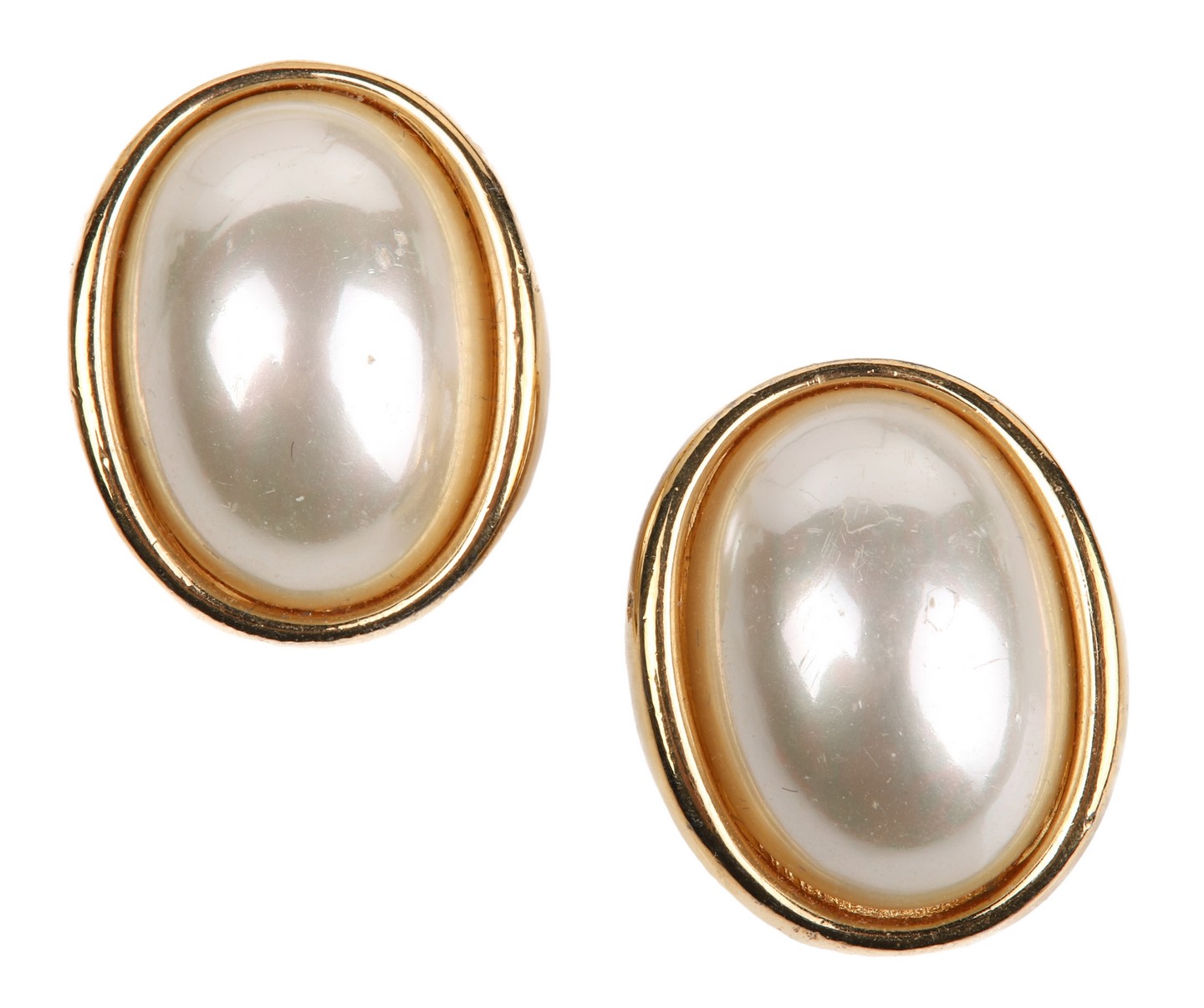 Christian Dior faux pearl clip