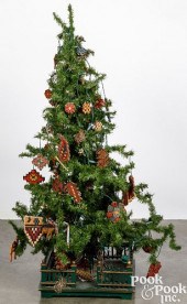 CHRISTMAS TREE WITH VICTORIAN