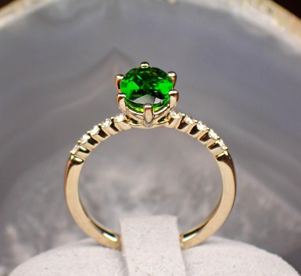 CHROME DIOPSIDE, DIAMOND AND GOLD