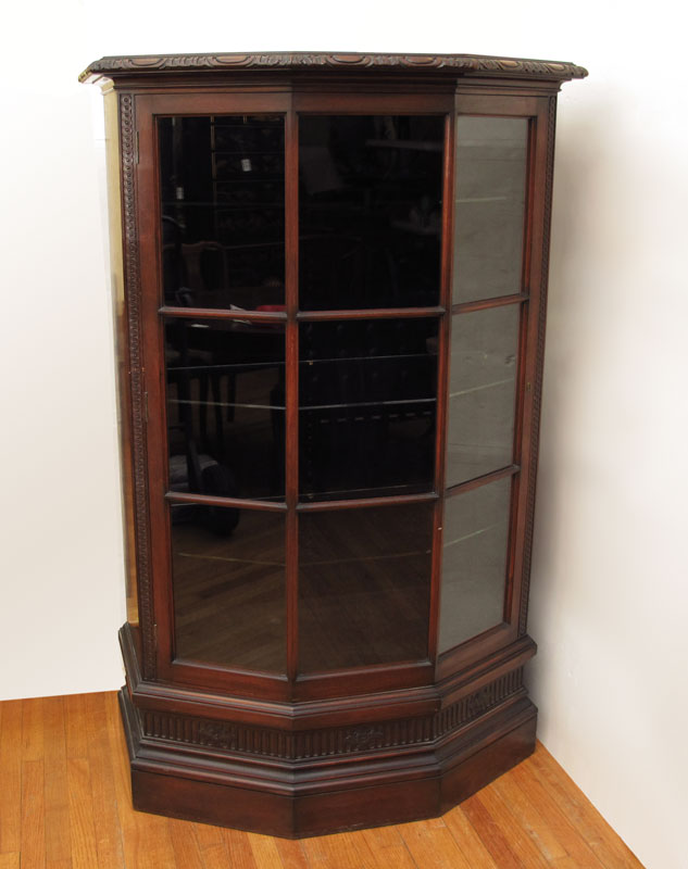 CIRCA 1900 MAHOGANY CURIO
