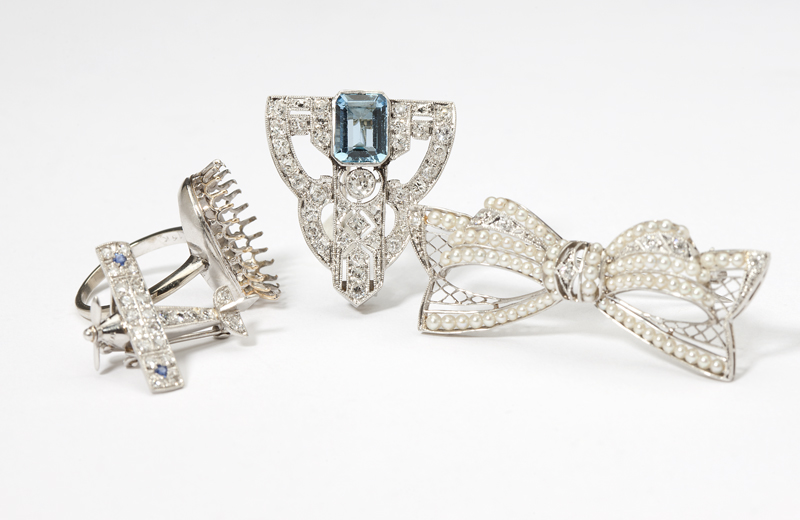 Circa 1920 comprising: a platinum
