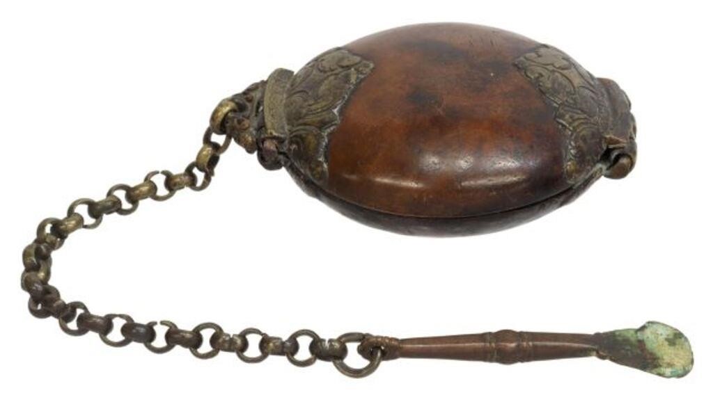 CIRCULAR PATINATED METAL SNUFF