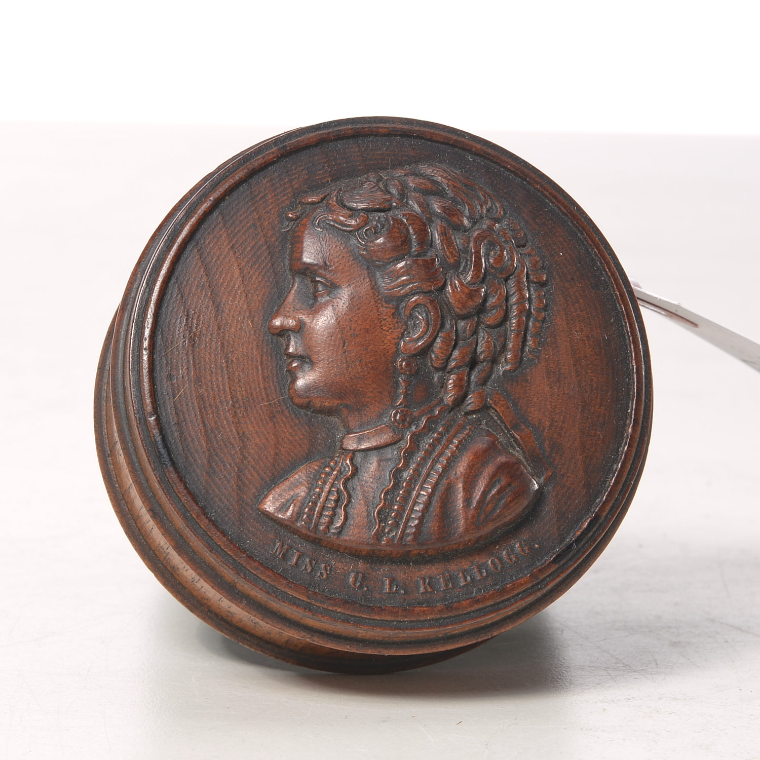 CLARA LOUISE KELLOGG TREEN SNUFF