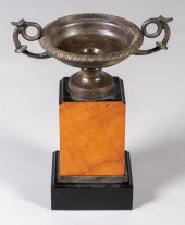 CLASSICAL BRONZE URN WITH A PE