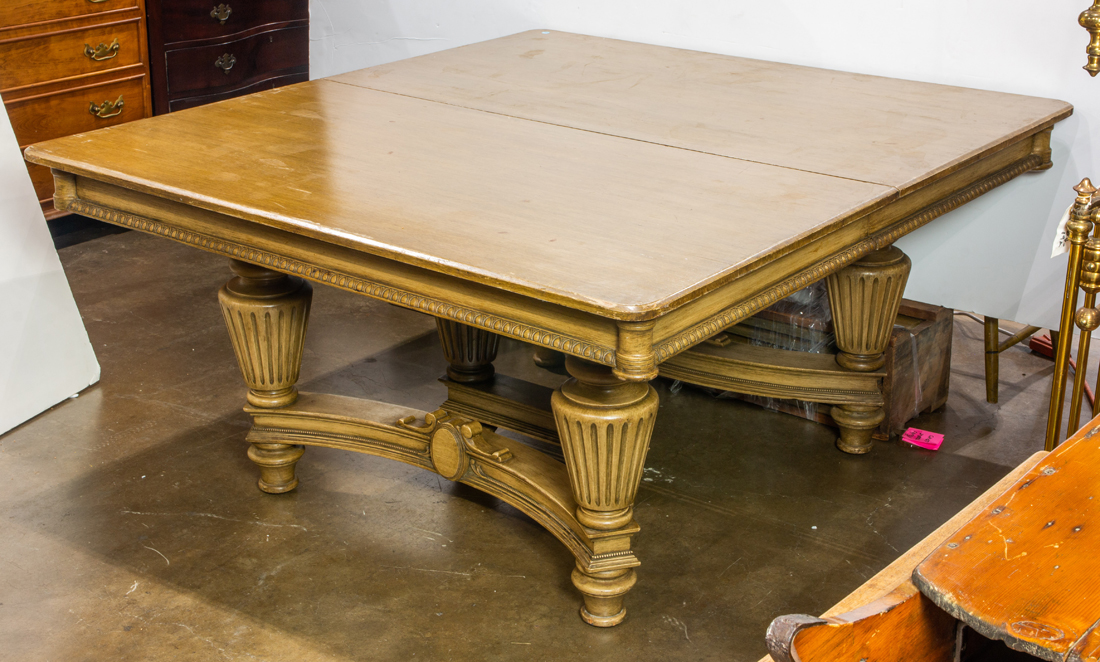 CLASSICAL STYLE BANQUET TABLE