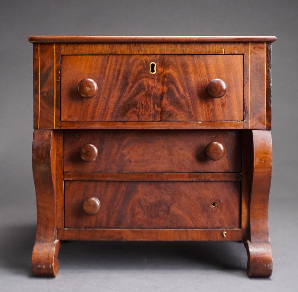 CLASSICAL STYLE INLAID MAHOGANY