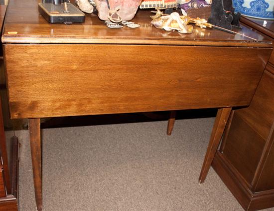 Classical style mahogany drop