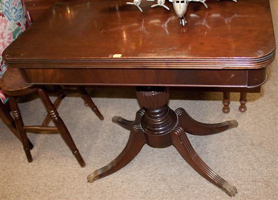 Classical style mahogany flip-top