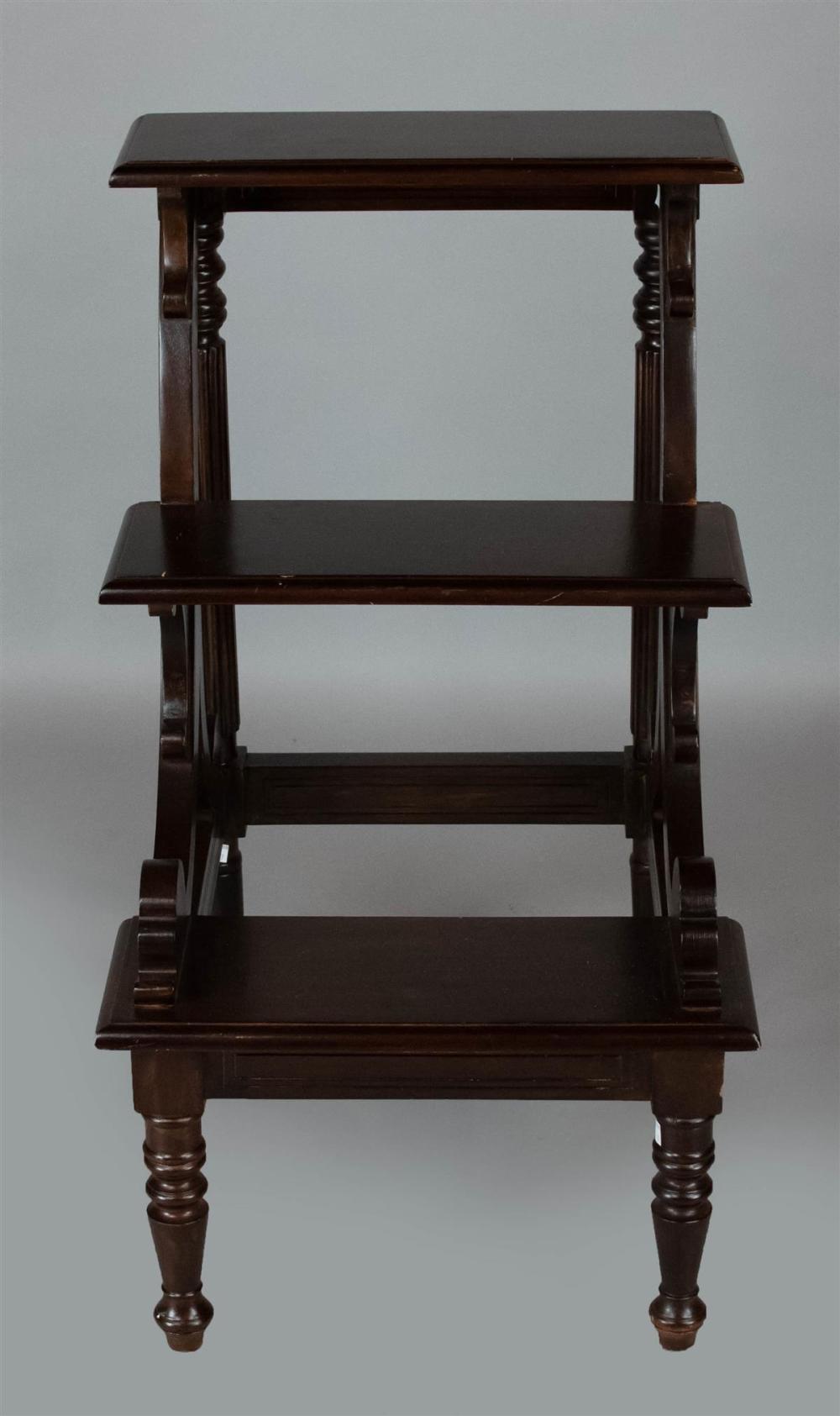 CLASSICAL STYLE MAHOGANY LIBRARY