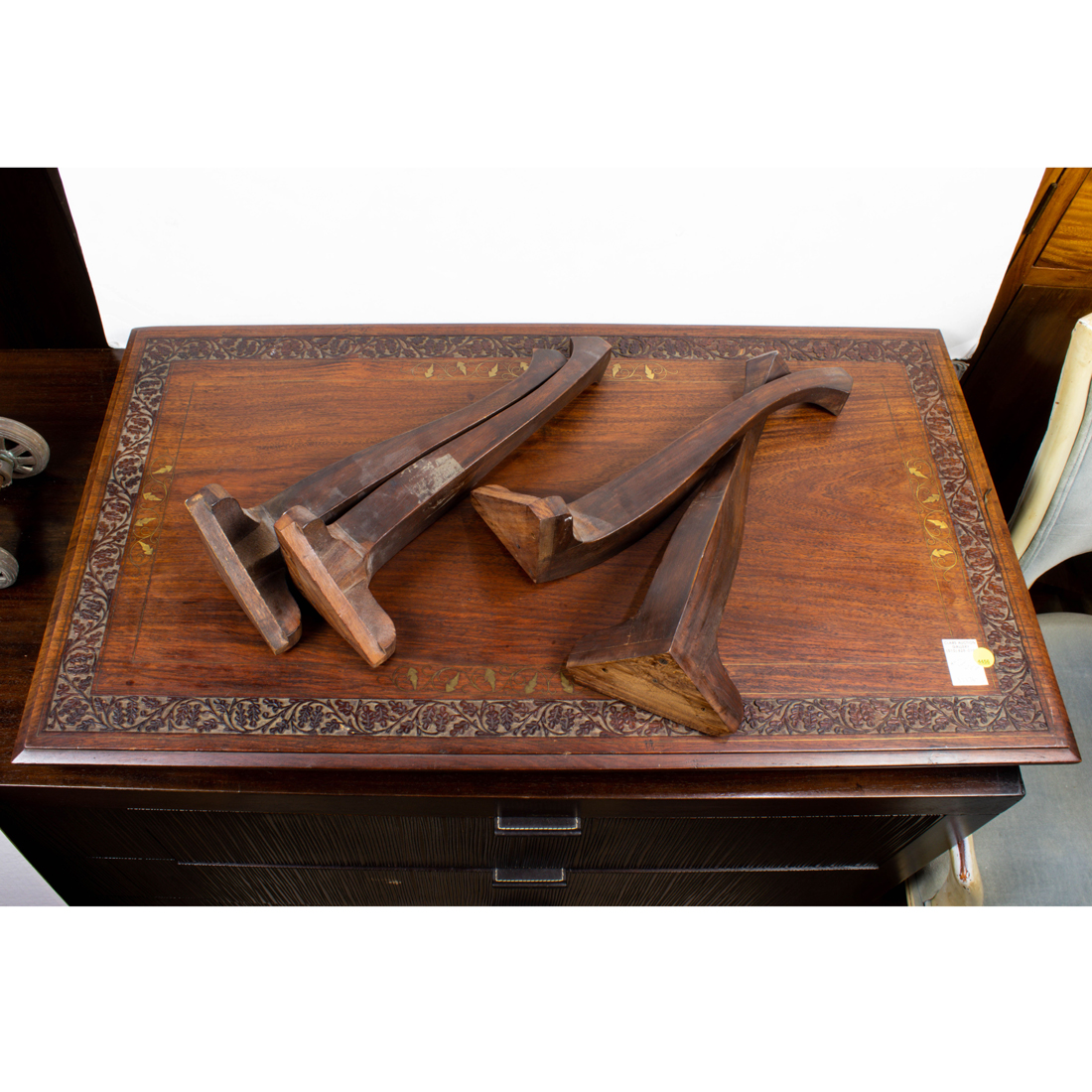 CLASSICAL STYLE OCCASIONAL TABLE