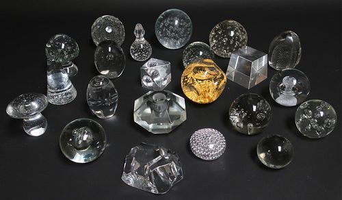 CLEAR GLASS PAPERWEIGHTS,