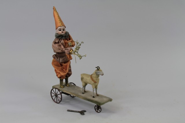 CLOWN AND LAMB ON PLATFORM