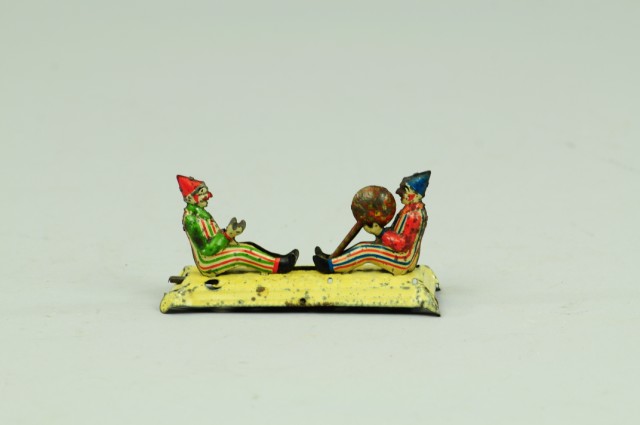CLOWNS TOSSING BALL PENNY TOY