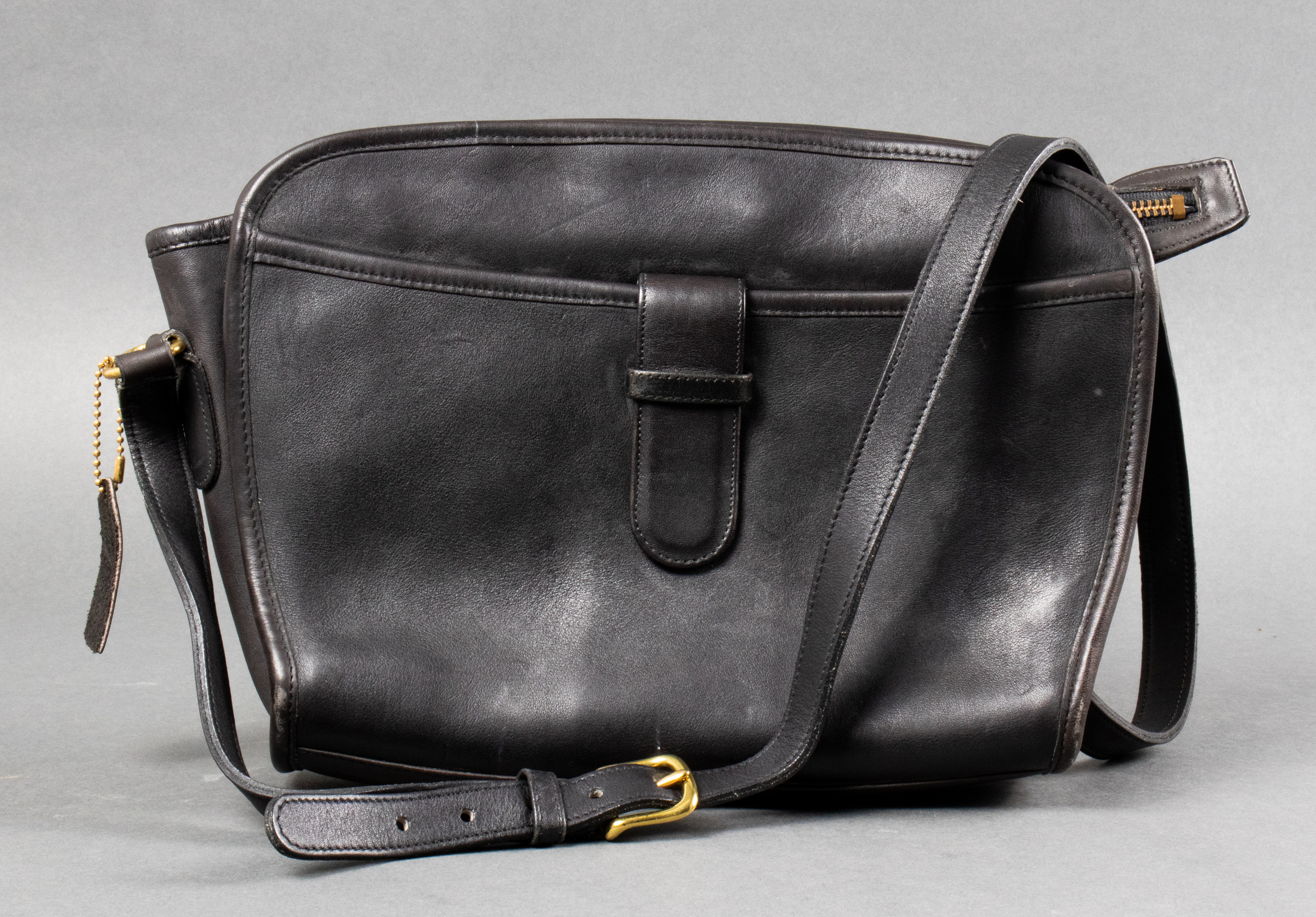 COACH BLACK LEATHER PURSE / HANDBAG