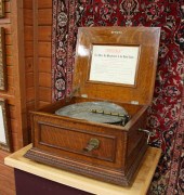 COIN-OPERATED REGINA DISC MUSI
