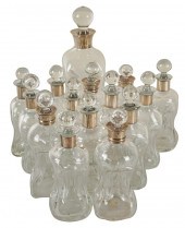 COLECTION OF FIFTEEN GLASS & S
