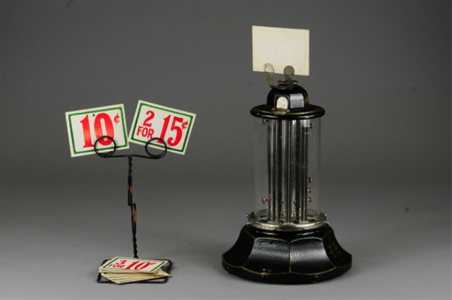 COLLAR BUTTON DISPENSING MACHINE