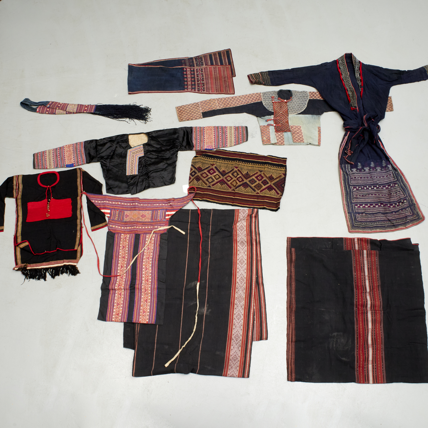 COLLECTION (11) VIETNAMESE TEXTILES