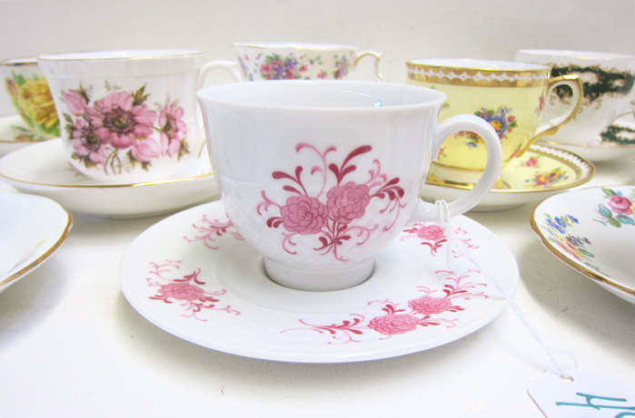 COLLECTION 15 ASSORTED TEACUP &