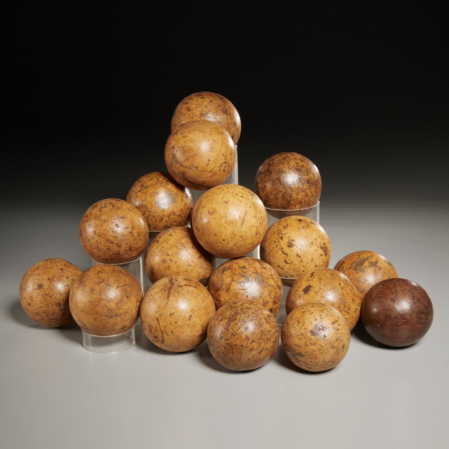 COLLECTION (18) ANTIQUE TREEN