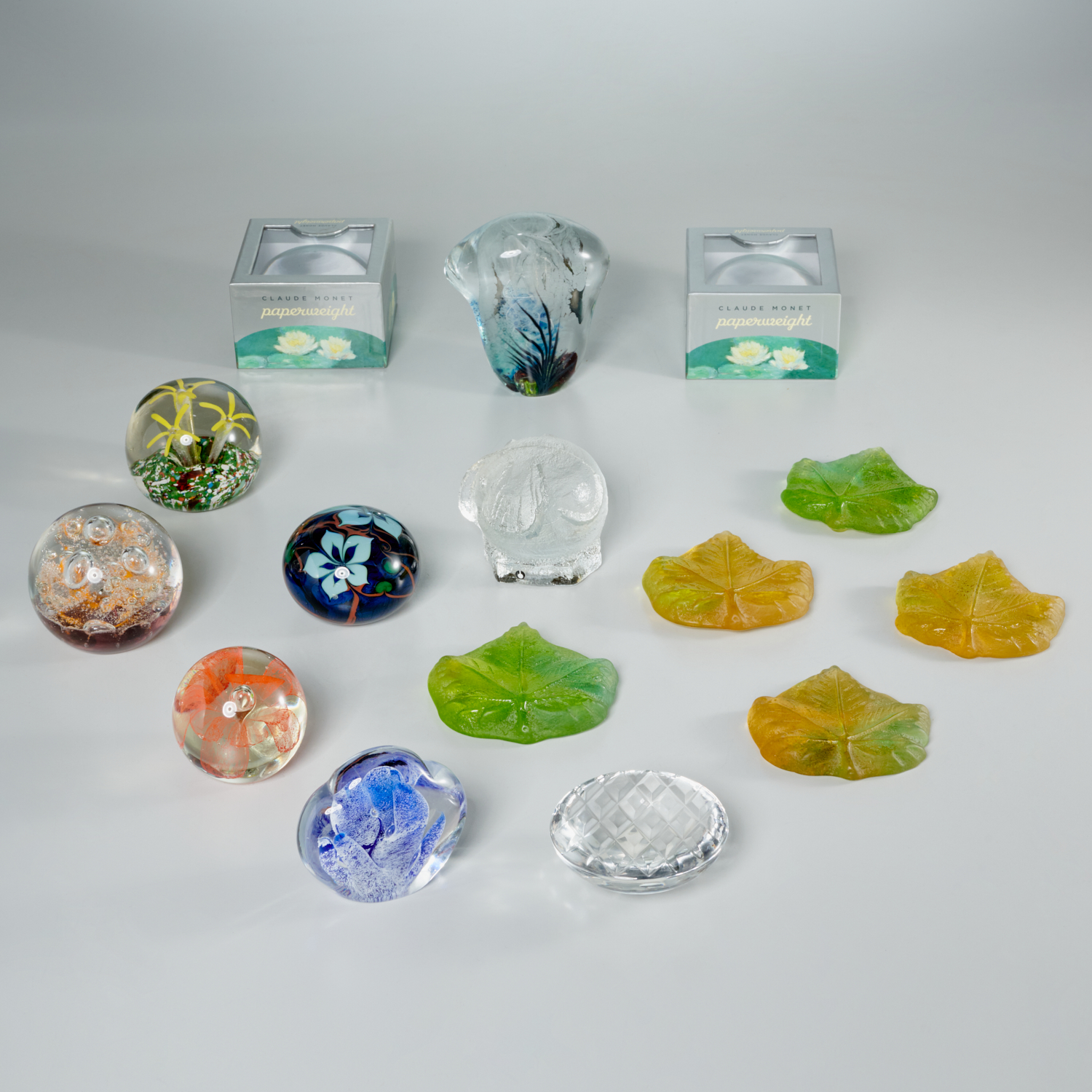 COLLECTION ART GLASS PAPERWEIGHTS