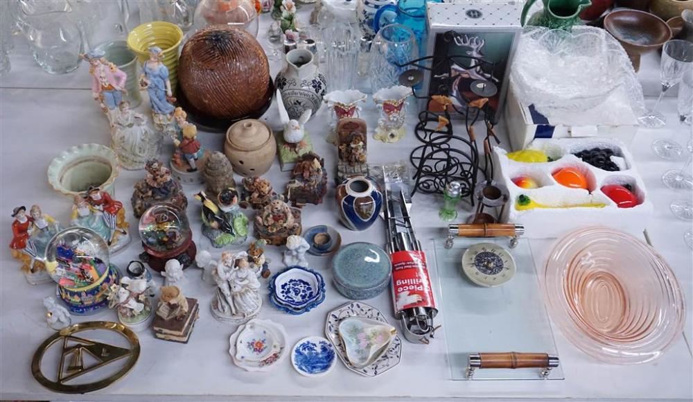 COLLECTION GLASS FRUIT, FIGURINES