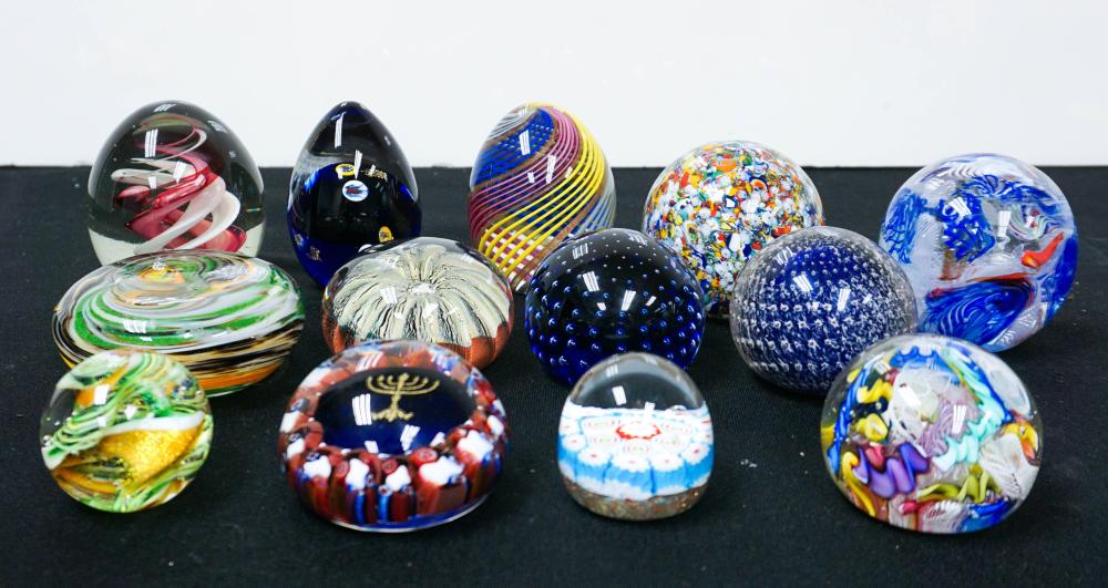 COLLECTION OF 13 COLORED GLASS