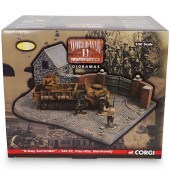 COLLECTION OF 18 WWII MILITARY