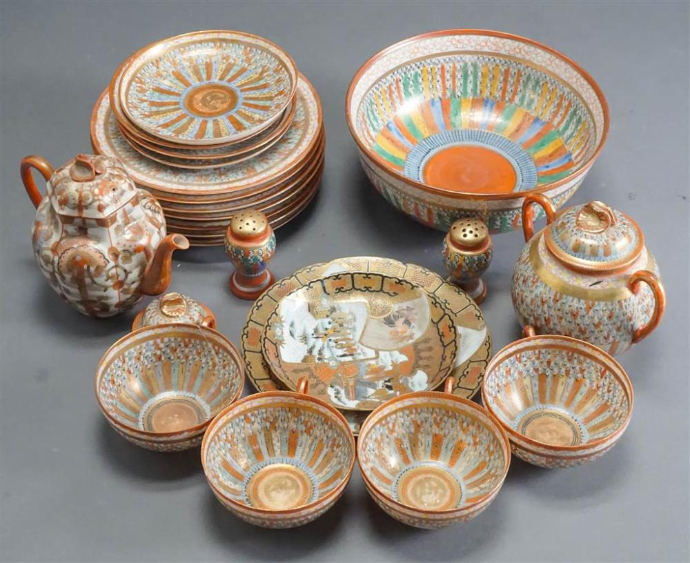 COLLECTION OF 22 JAPANESE PORCELAIN