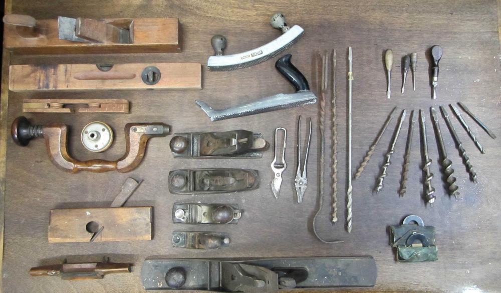 COLLECTION OF ANTIQUE AND VINTAGE