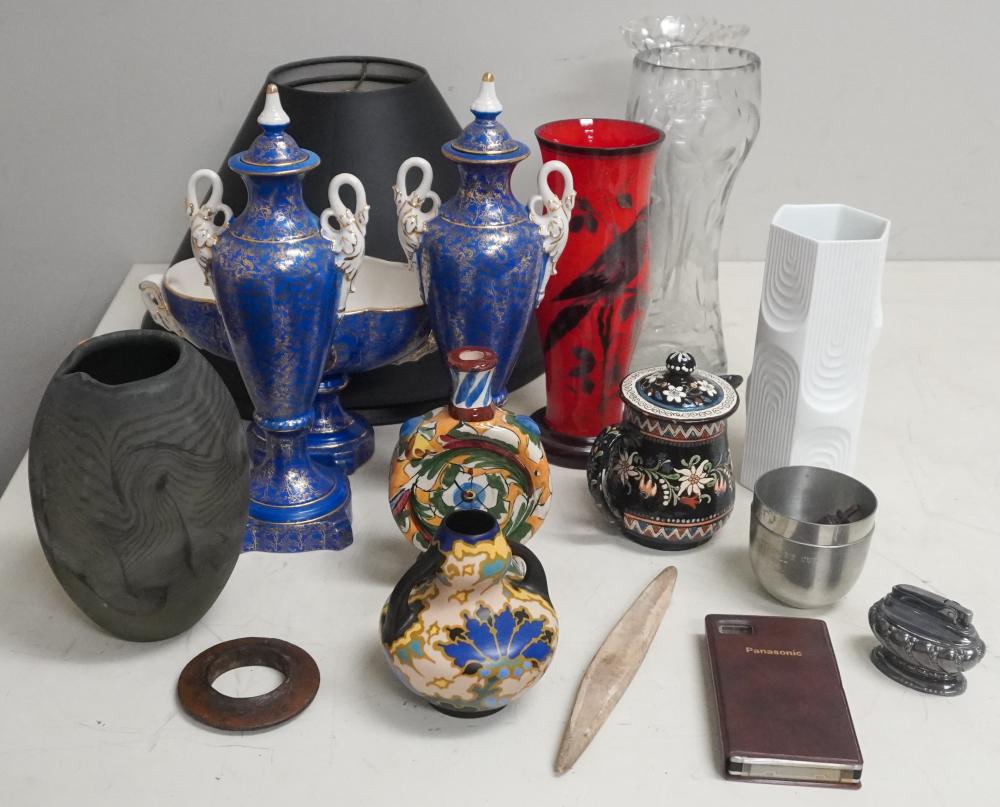 COLLECTION OF ASSORTED CERAMIC,