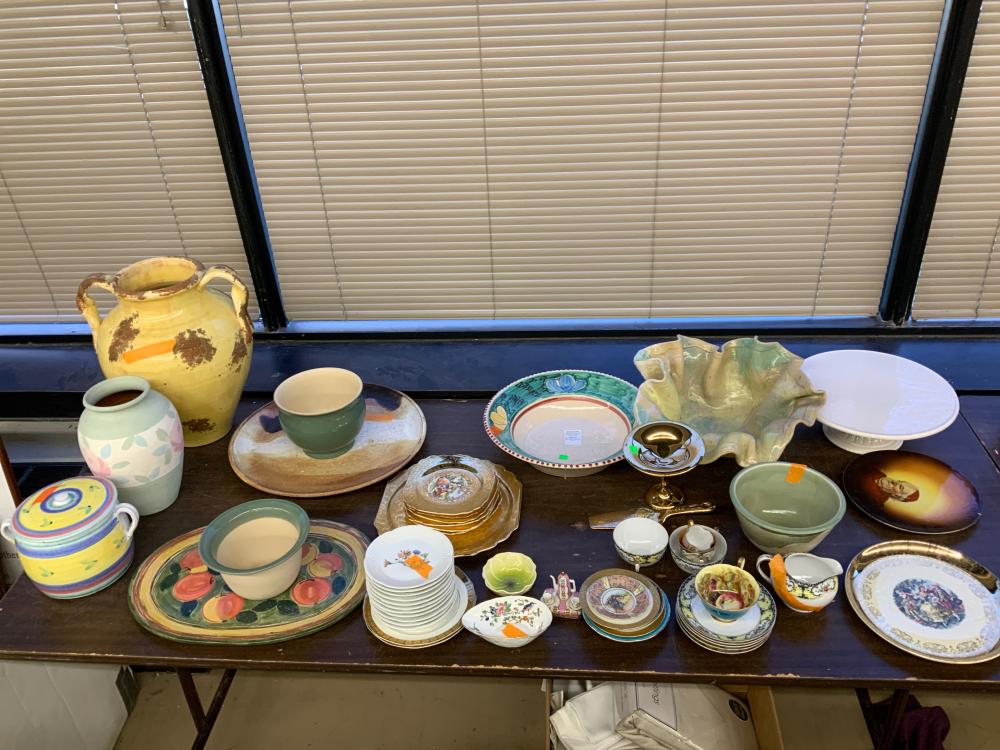 COLLECTION OF ASSORTED CERAMIC,