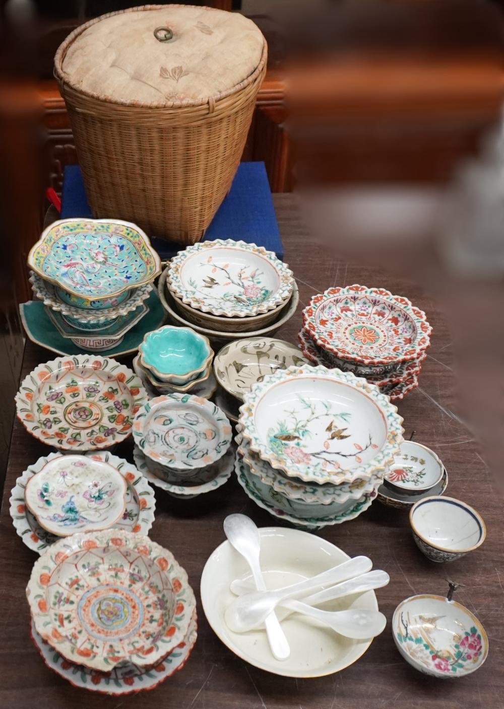 COLLECTION OF ASSORTED CHINESE