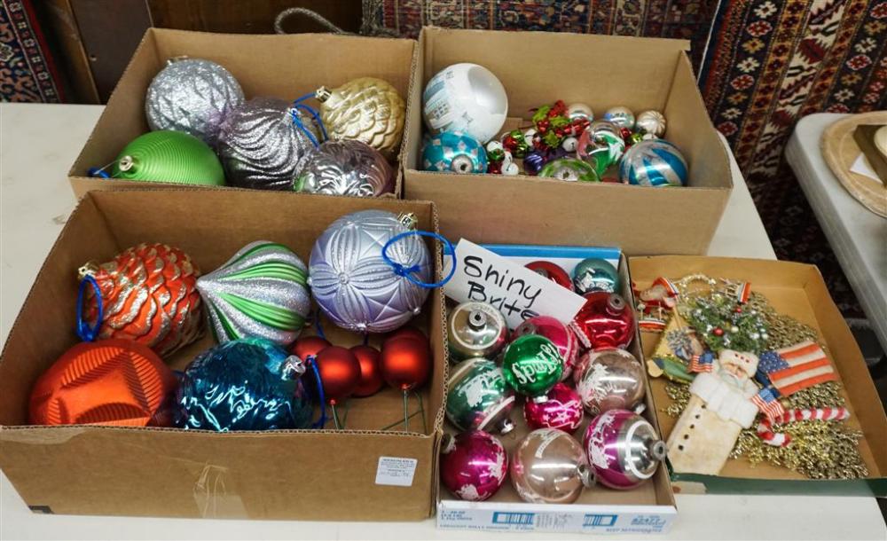 COLLECTION OF ASSORTED CHRISTMAS