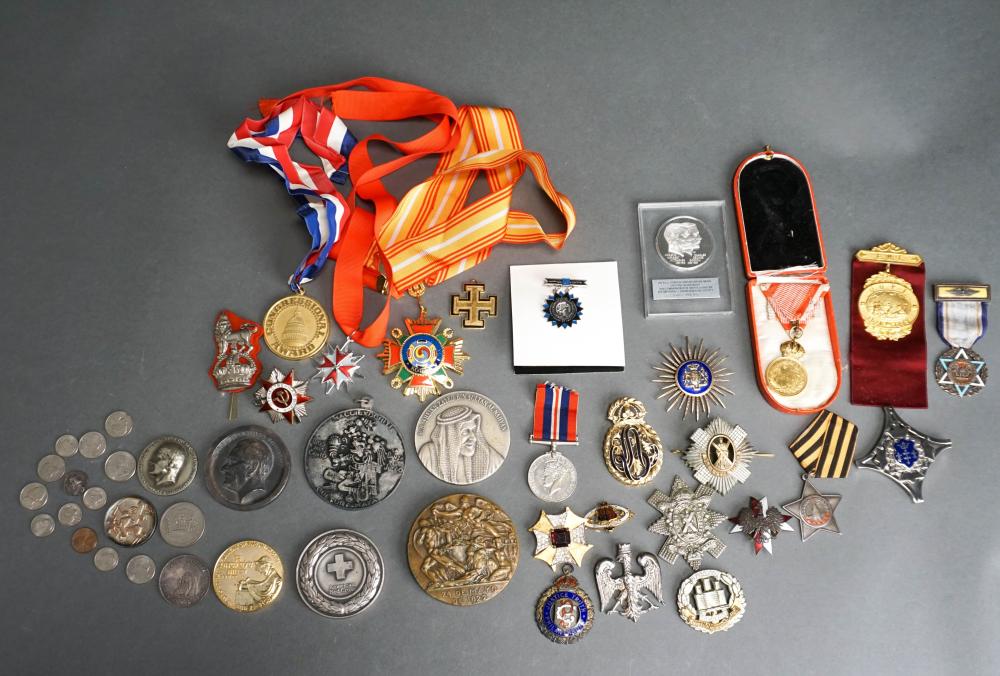 COLLECTION OF ASSORTED COINS,