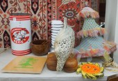 COLLECTION OF ASSORTED DECORAT