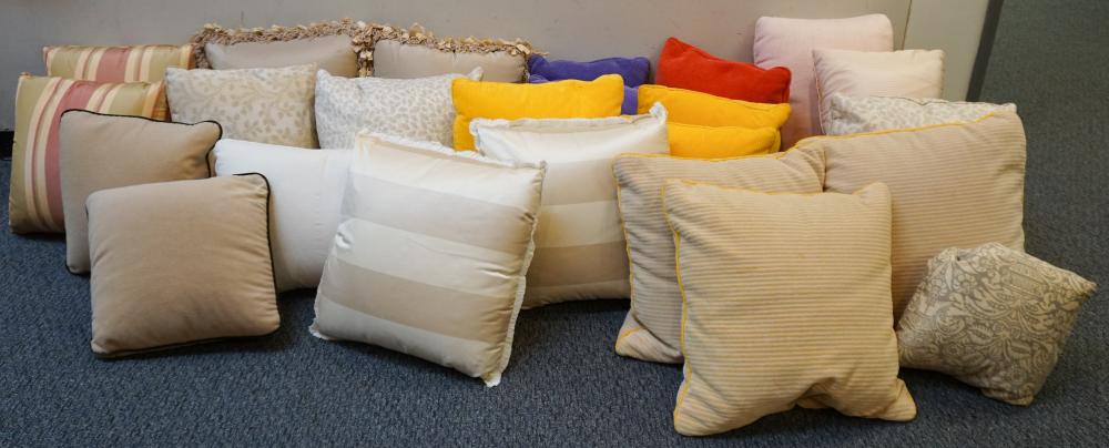 COLLECTION OF ASSORTED DESIGNER AND