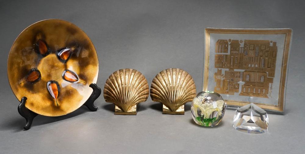 COLLECTION OF ASSORTED DESK