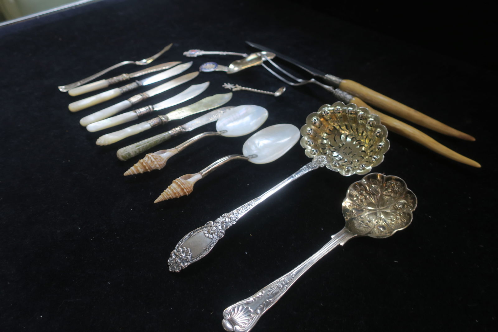 COLLECTION OF ASSORTED